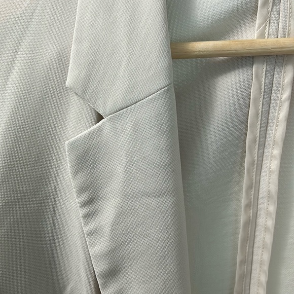 Lightweight Flowy Beige/White Blazer - Picture 6 of 7